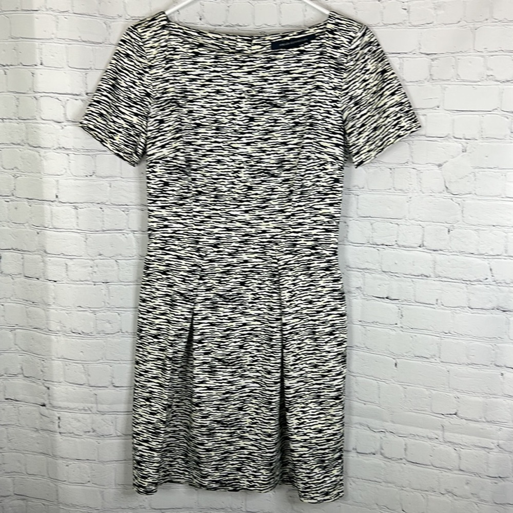 French Connection Black and White Short Sleeve Mini Dress with Neon Splash Sz 4